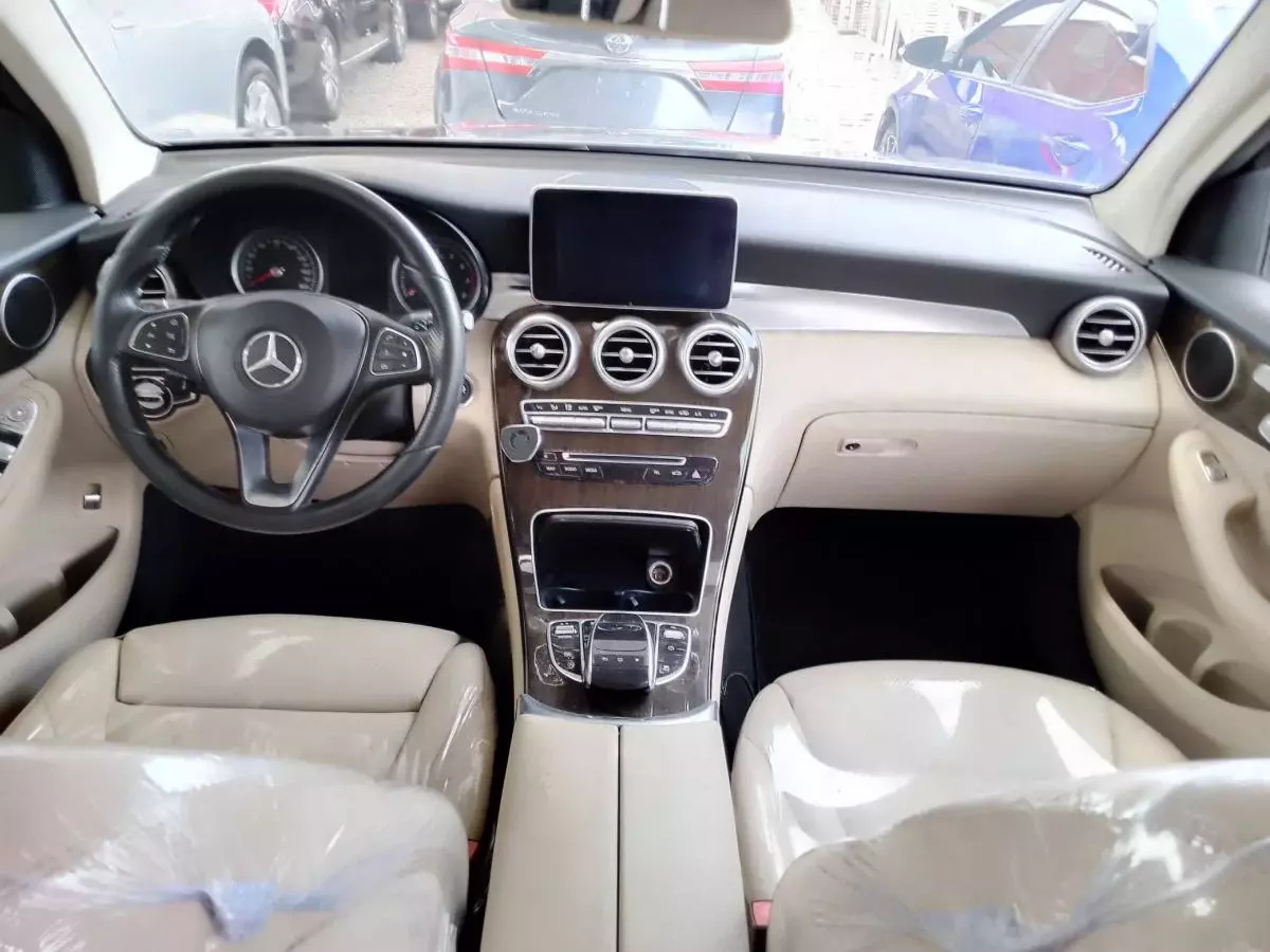 Mercedes-Benz GLC 300   - 2016