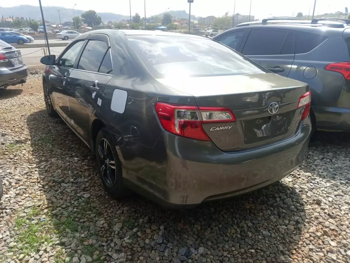 Toyota Camry   - 2013