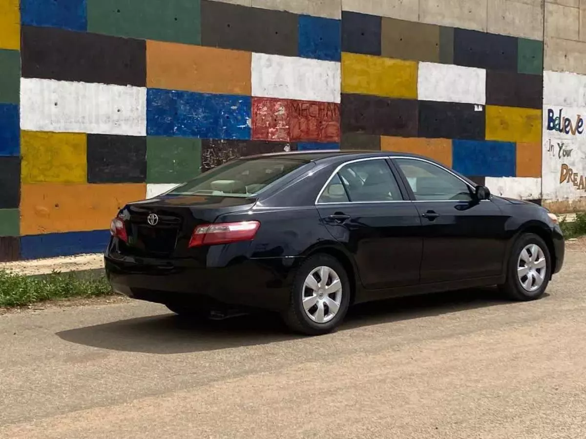 Toyota Camry - 2009