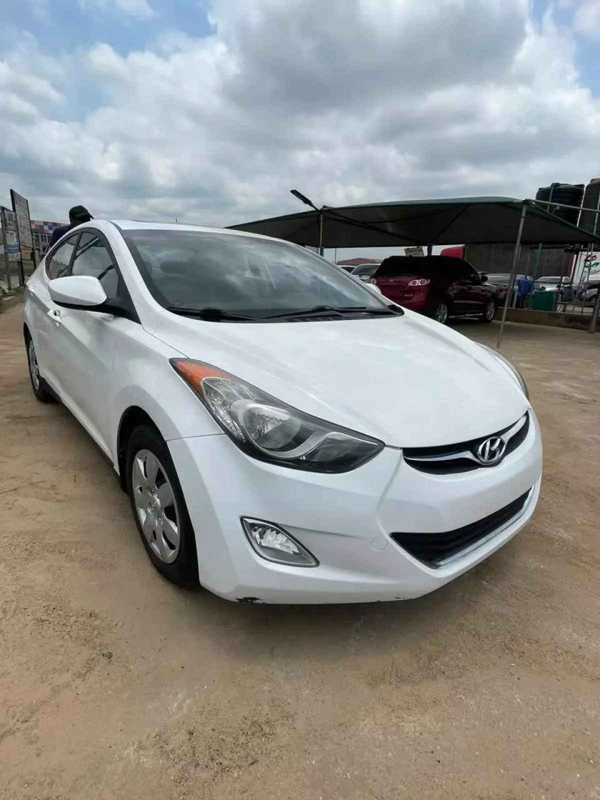 Hyundai Elantra   - 2011