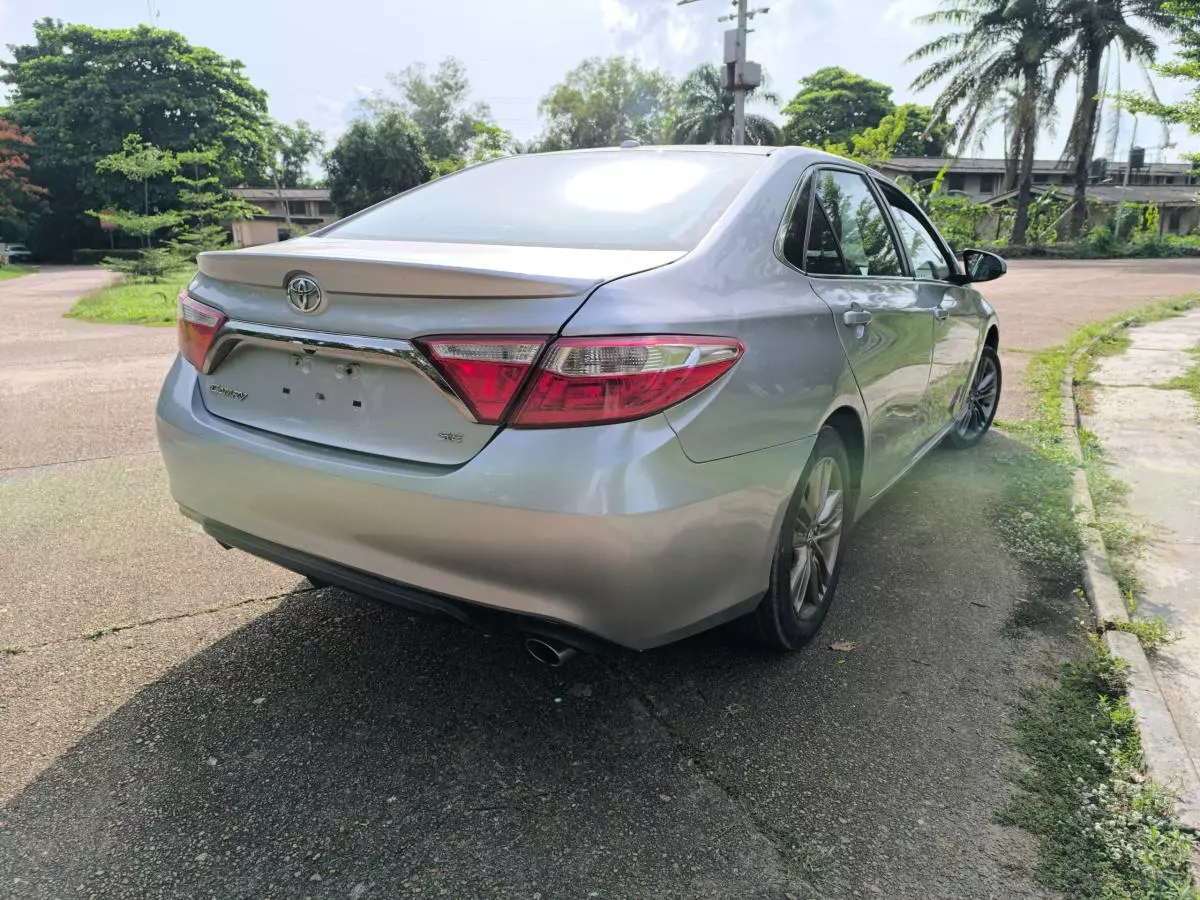 Toyota Camry   - 2016