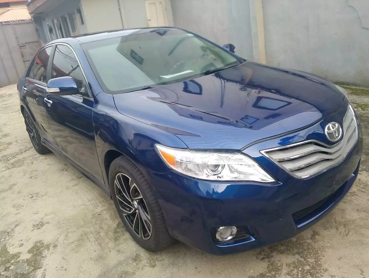 Toyota Camry   - 2011