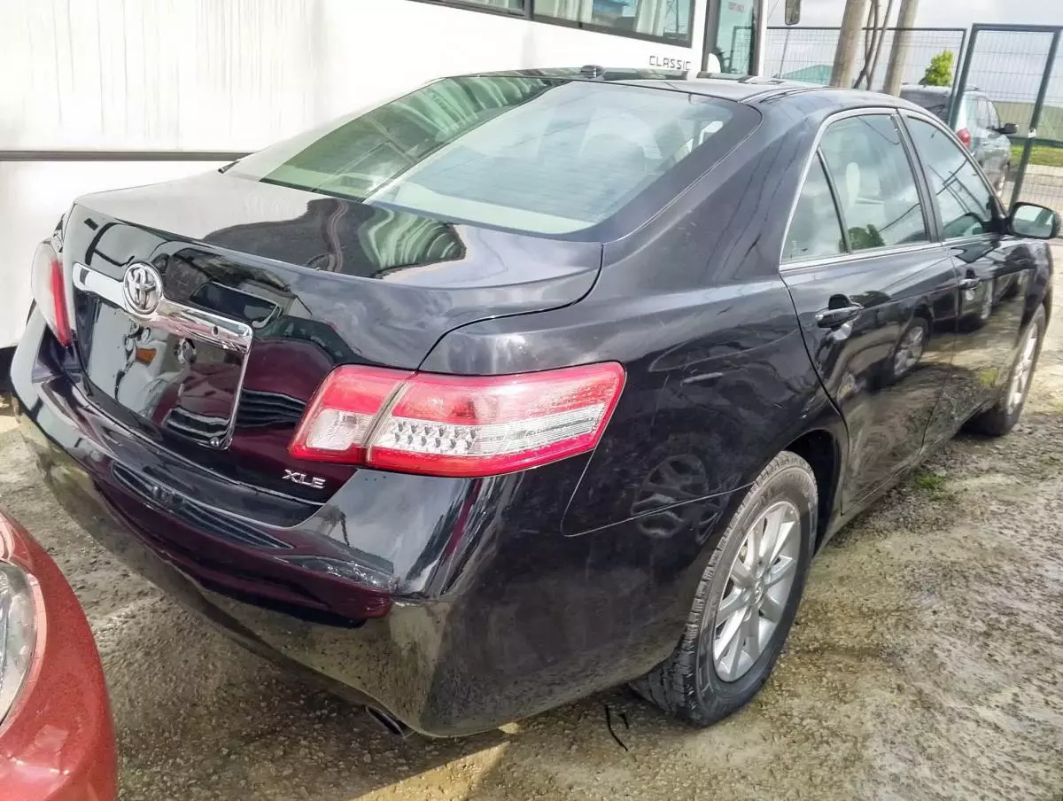 Toyota Camry   - 2010