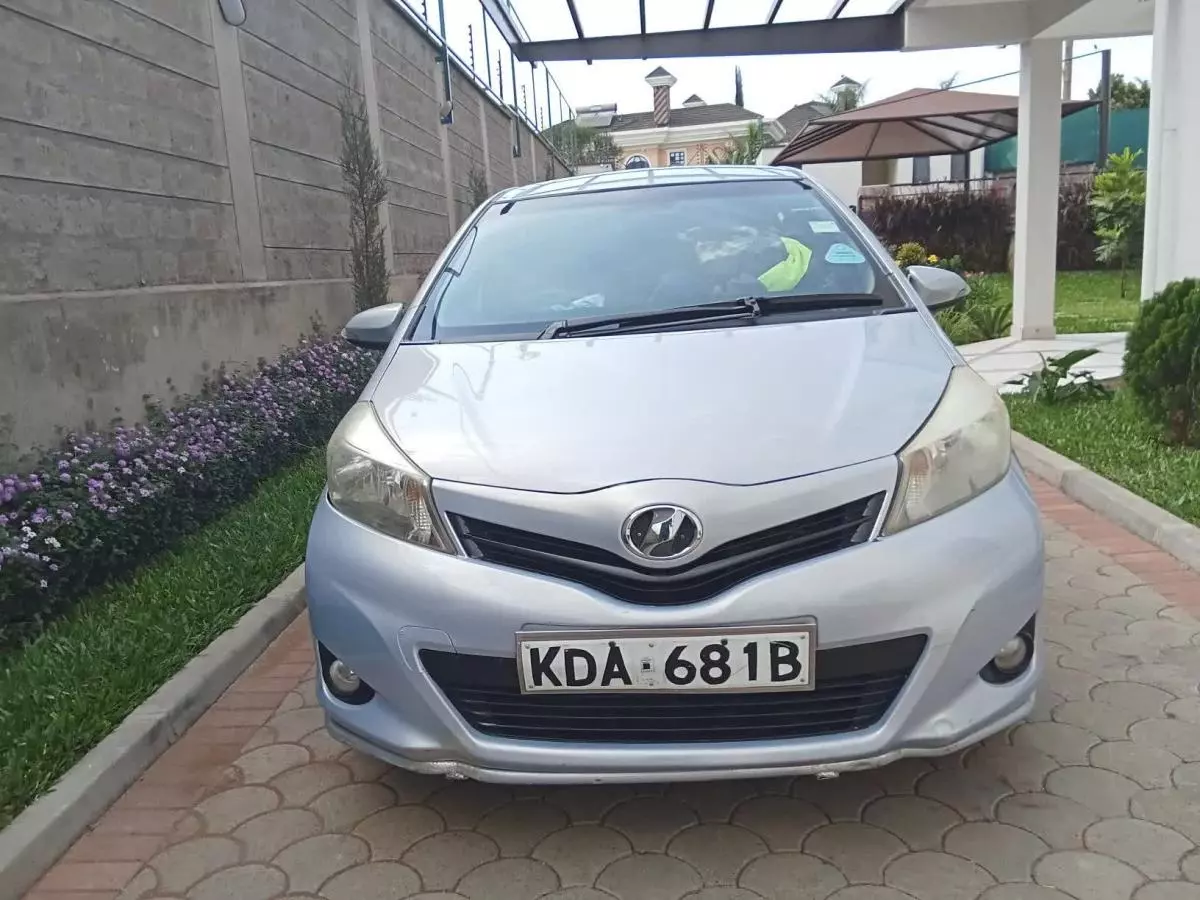 Toyota Vitz   - 2013