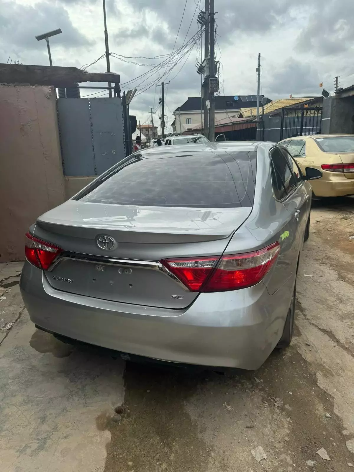 Toyota Camry   - 2016