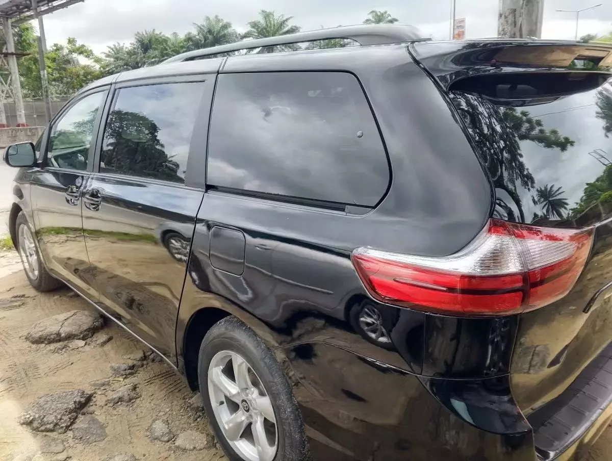 Toyota Sienna   - 2015