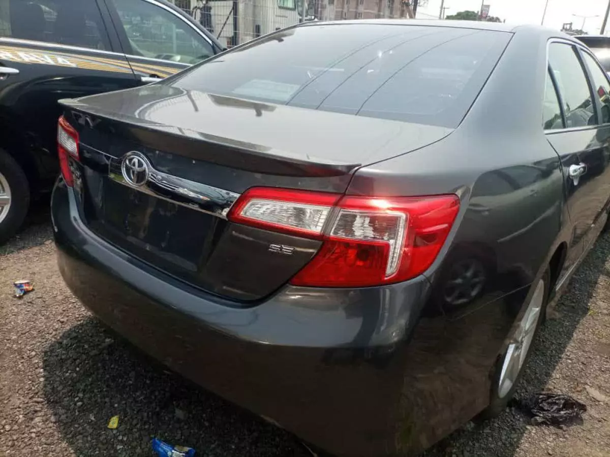 Toyota Camry - 2012