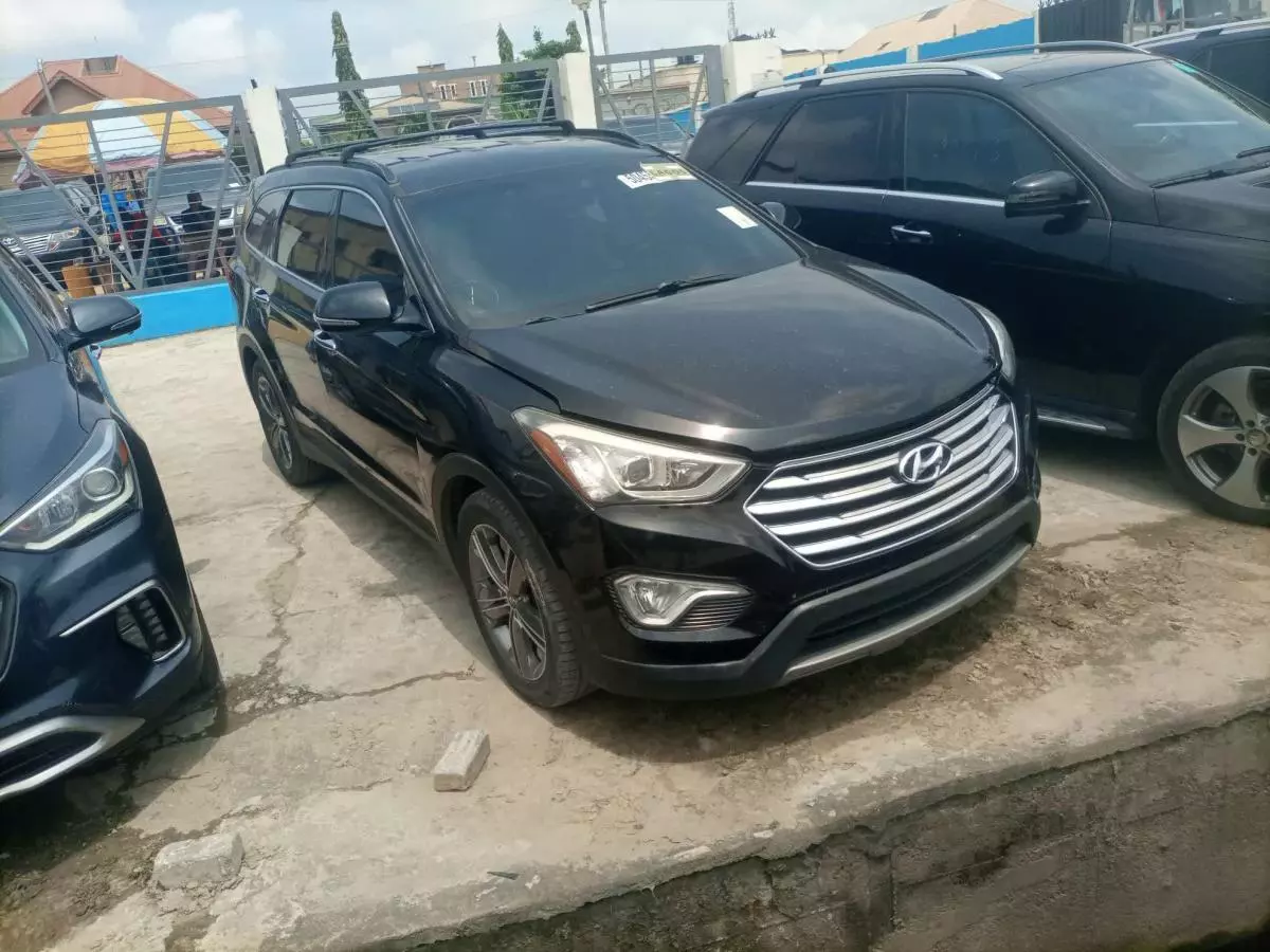 Hyundai Santa Fe   - 2013