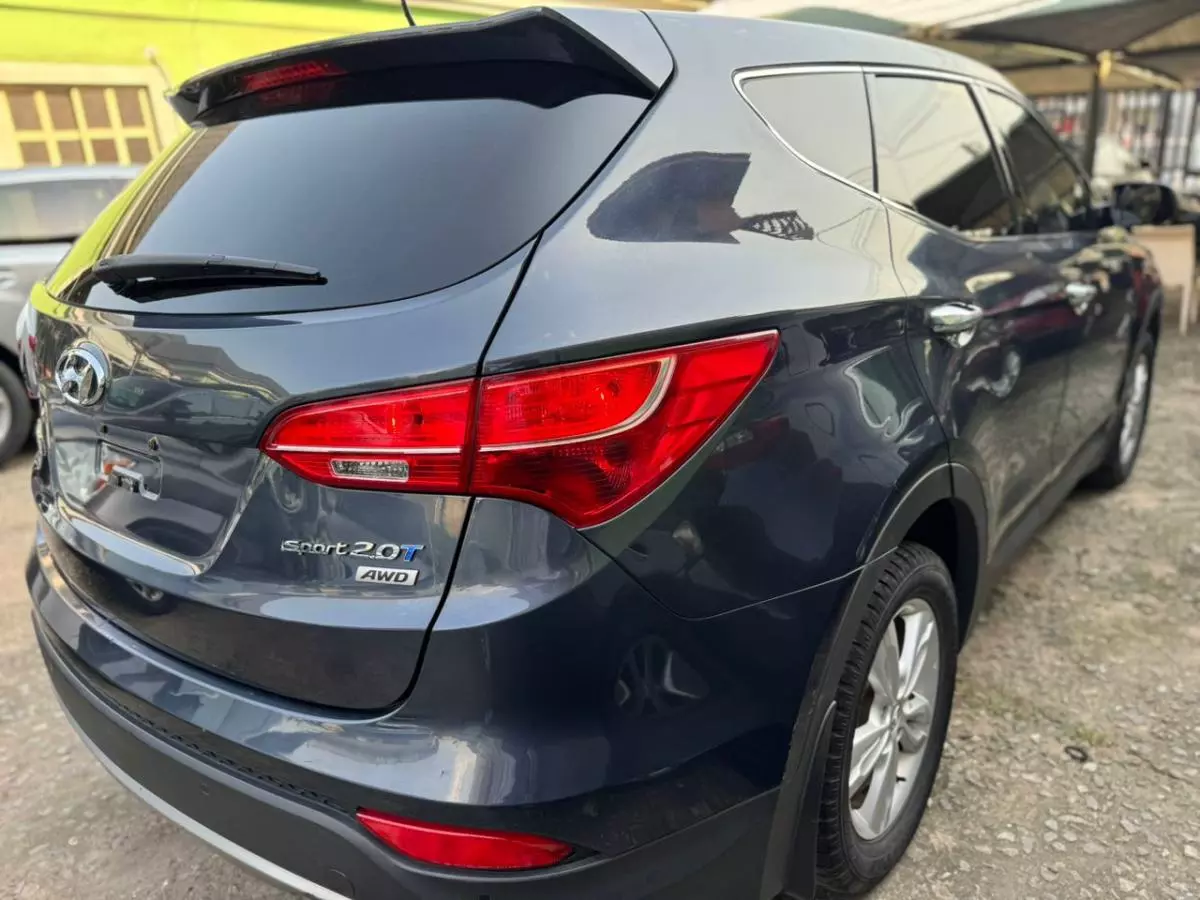 Hyundai Santa Fe   - 2013