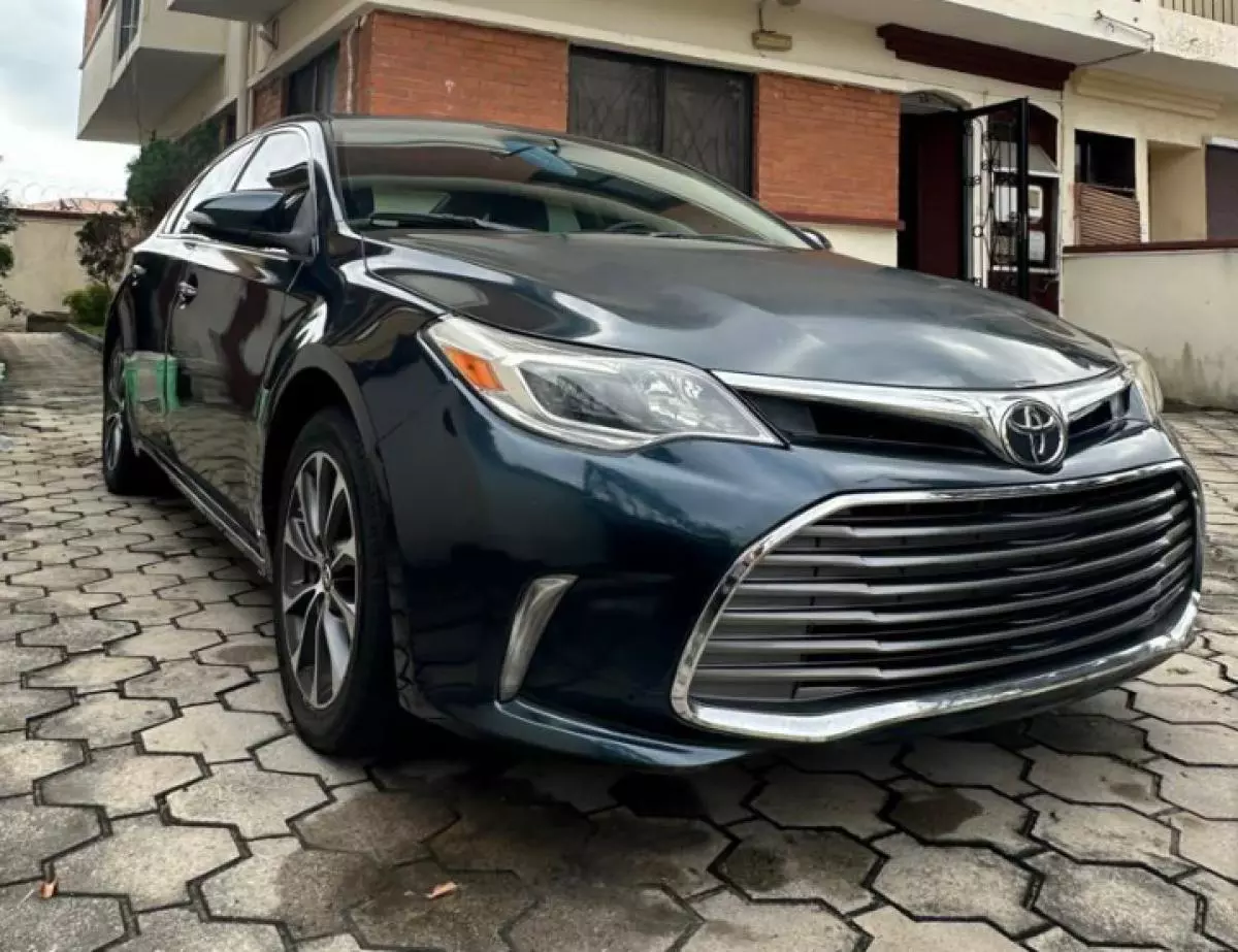 Toyota Avalon   - 2016