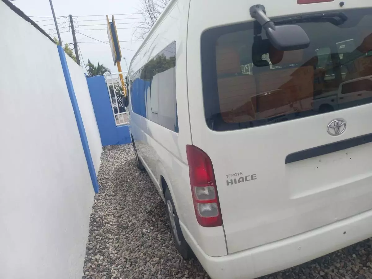 Toyota Hiace   - 2016