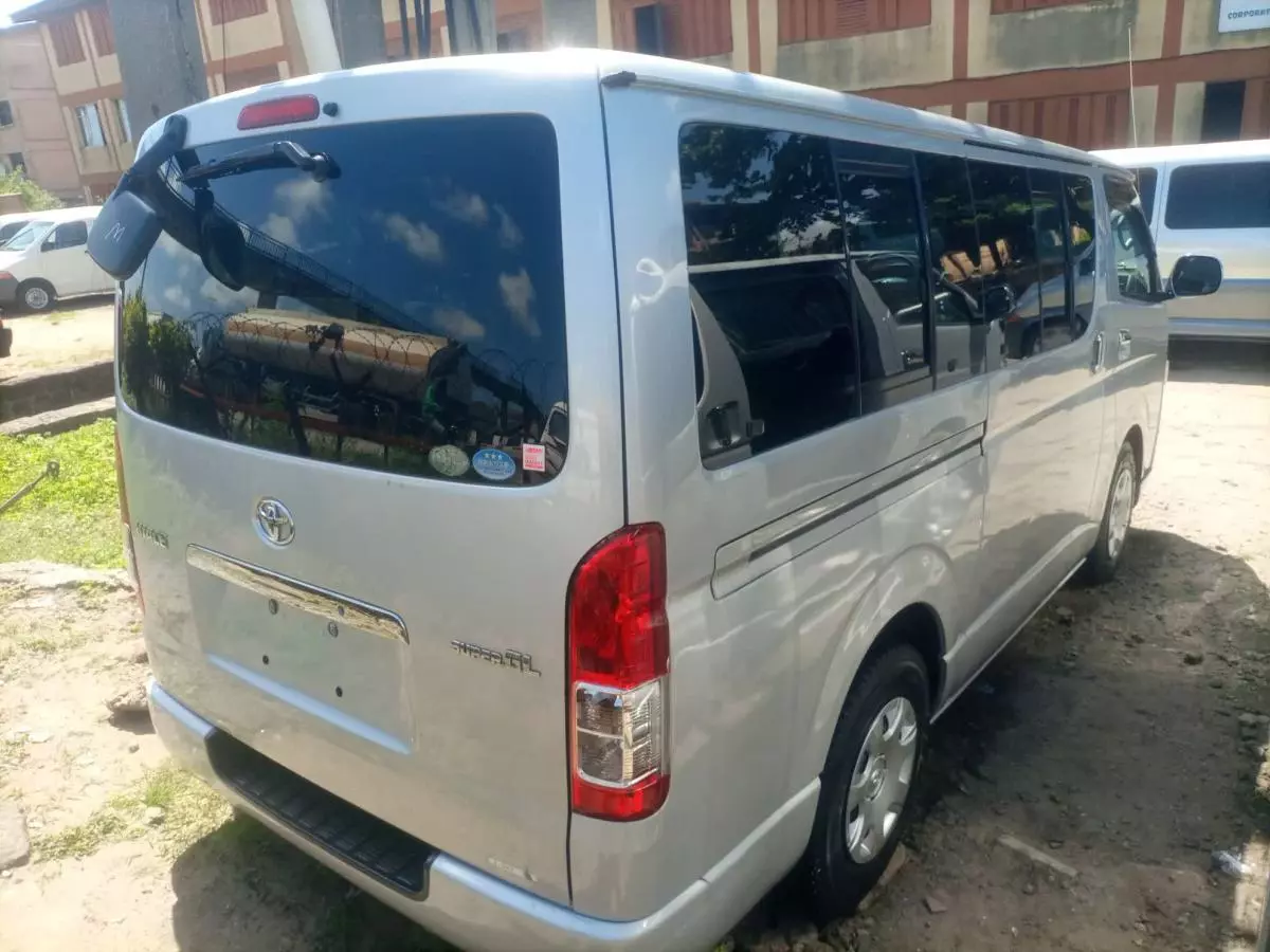 Toyota Hiace   - 2004