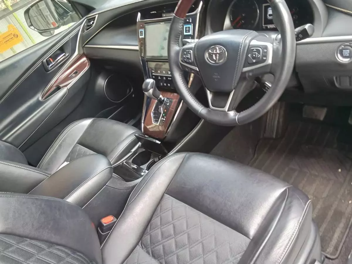 Toyota Harrier   - 2016