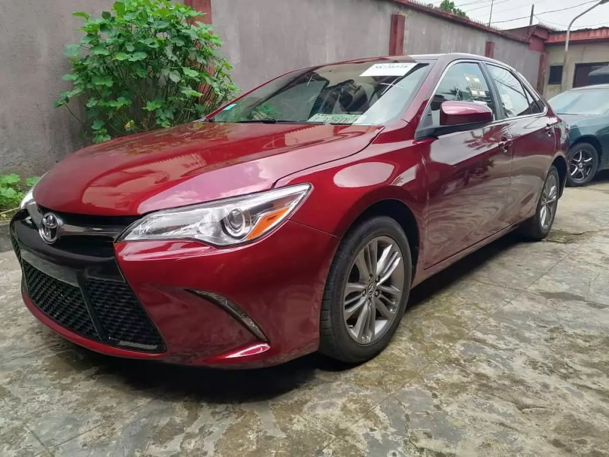 Toyota Camry   - 2016