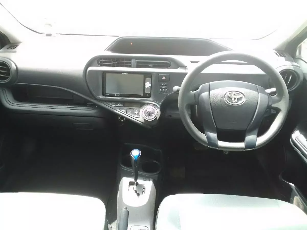 Toyota Aqua Hybrid - 2015