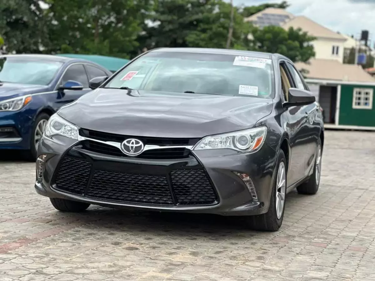 Toyota Camry   - 2016