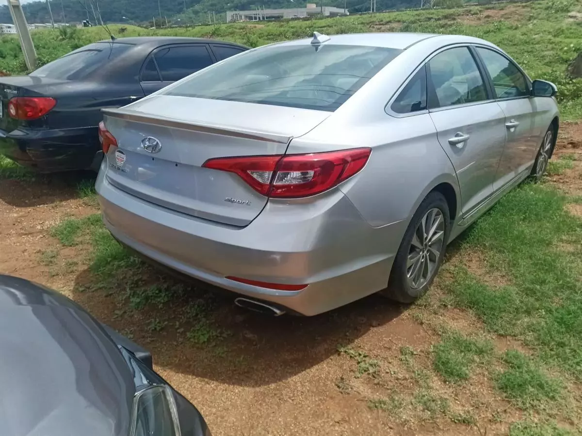 Hyundai Sonata   - 2015