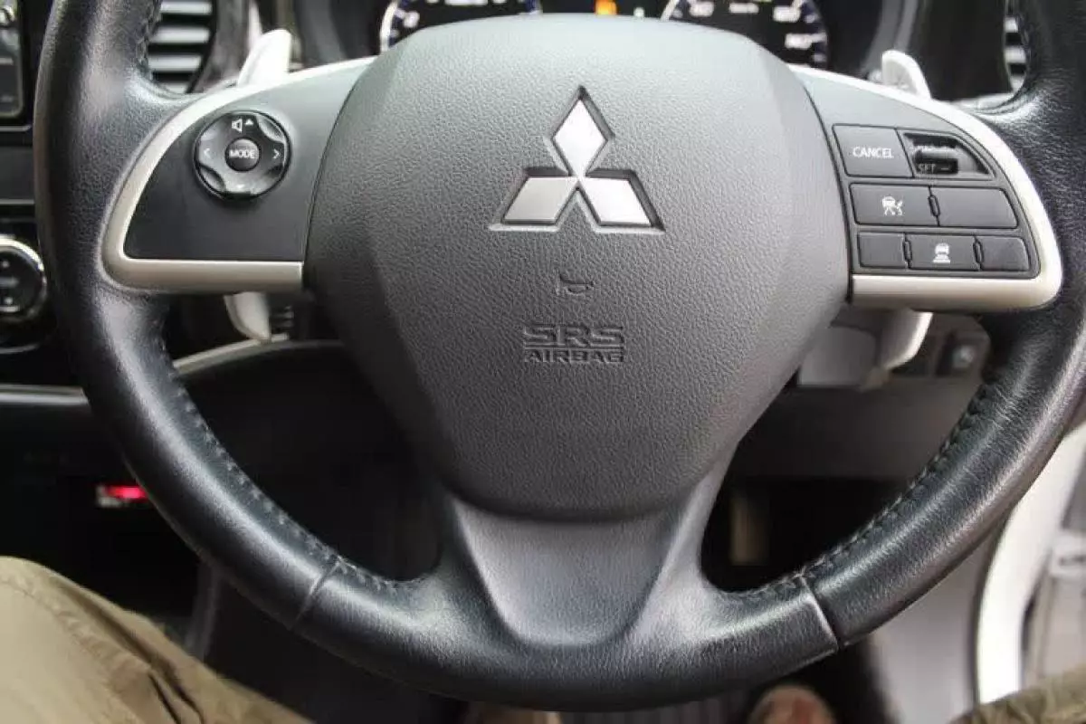 Mitsubishi Outlander GLX - 2015
