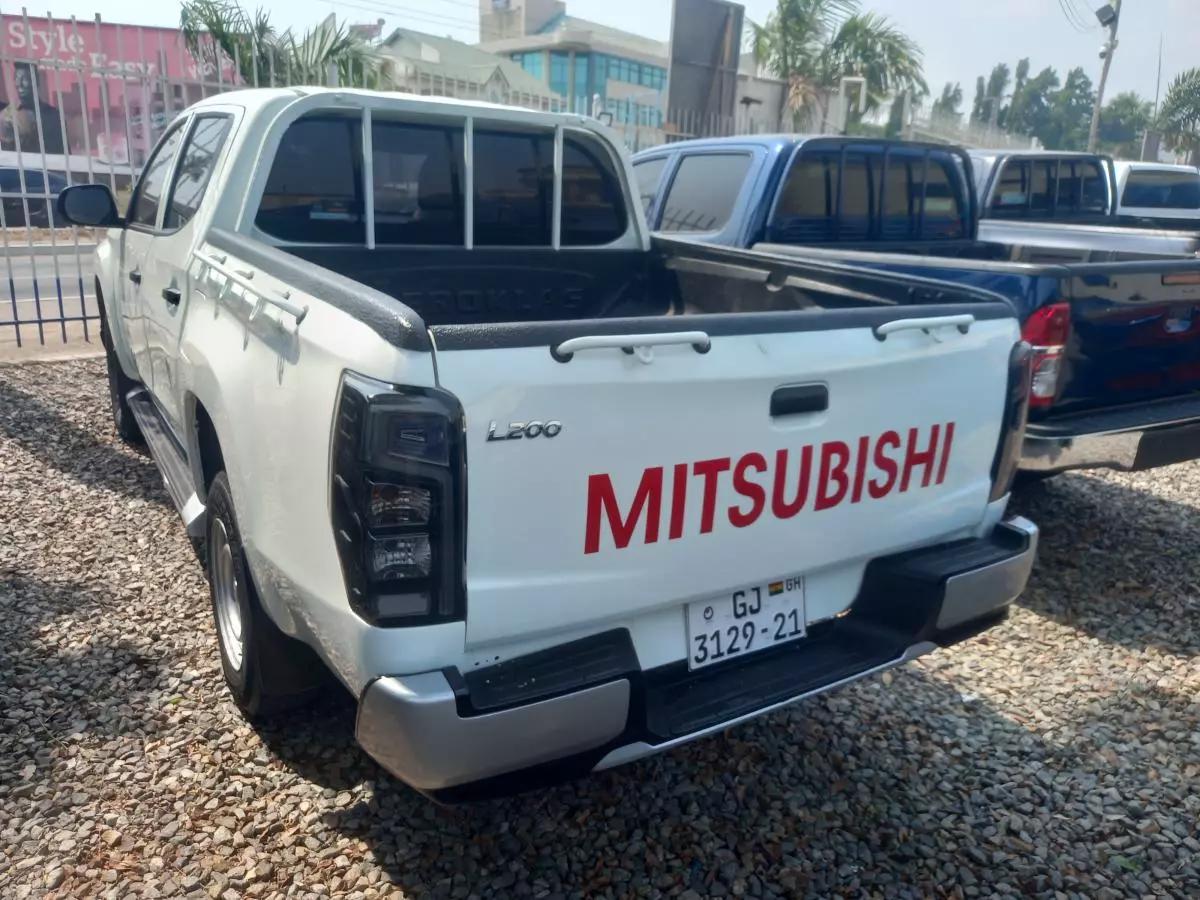 Mitsubishi L200   - 2021