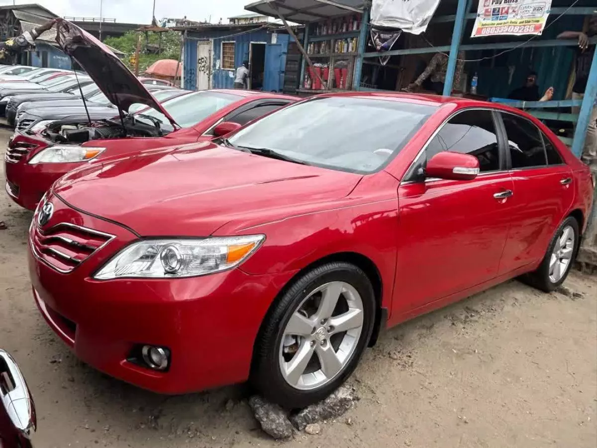 Toyota Camry   - 2010