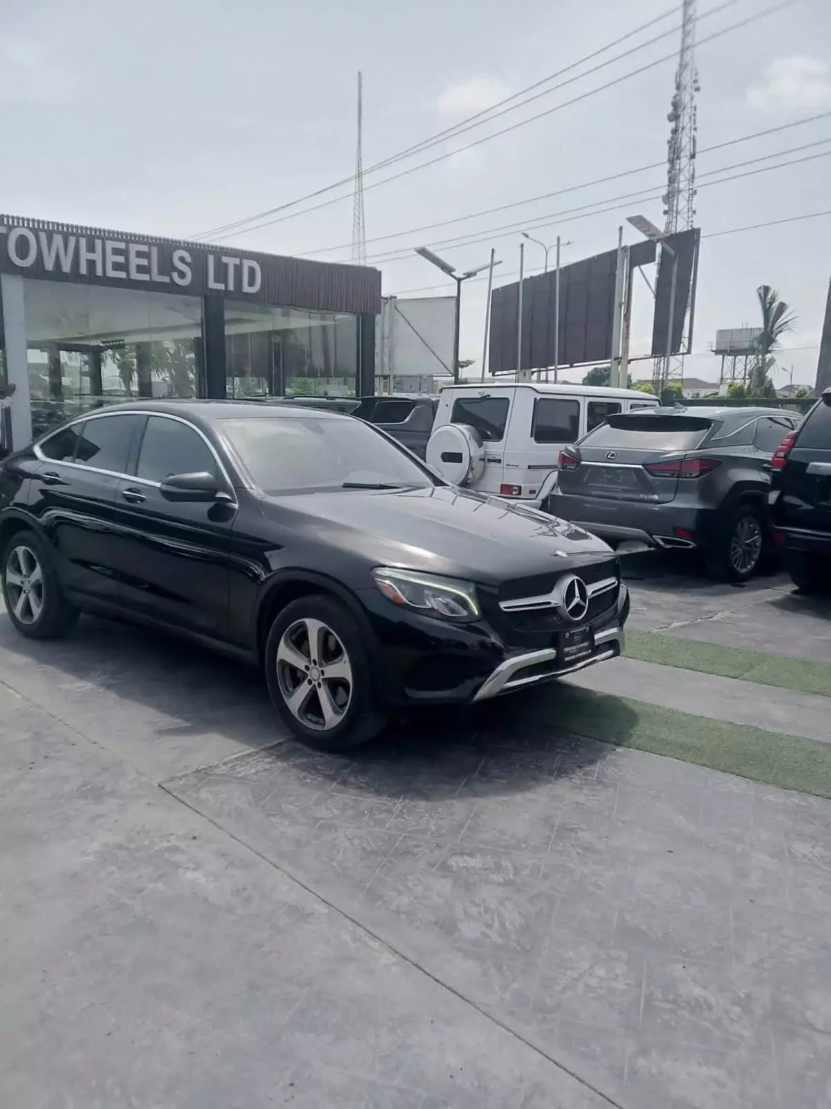 Mercedes-Benz GLC 300   - 2017