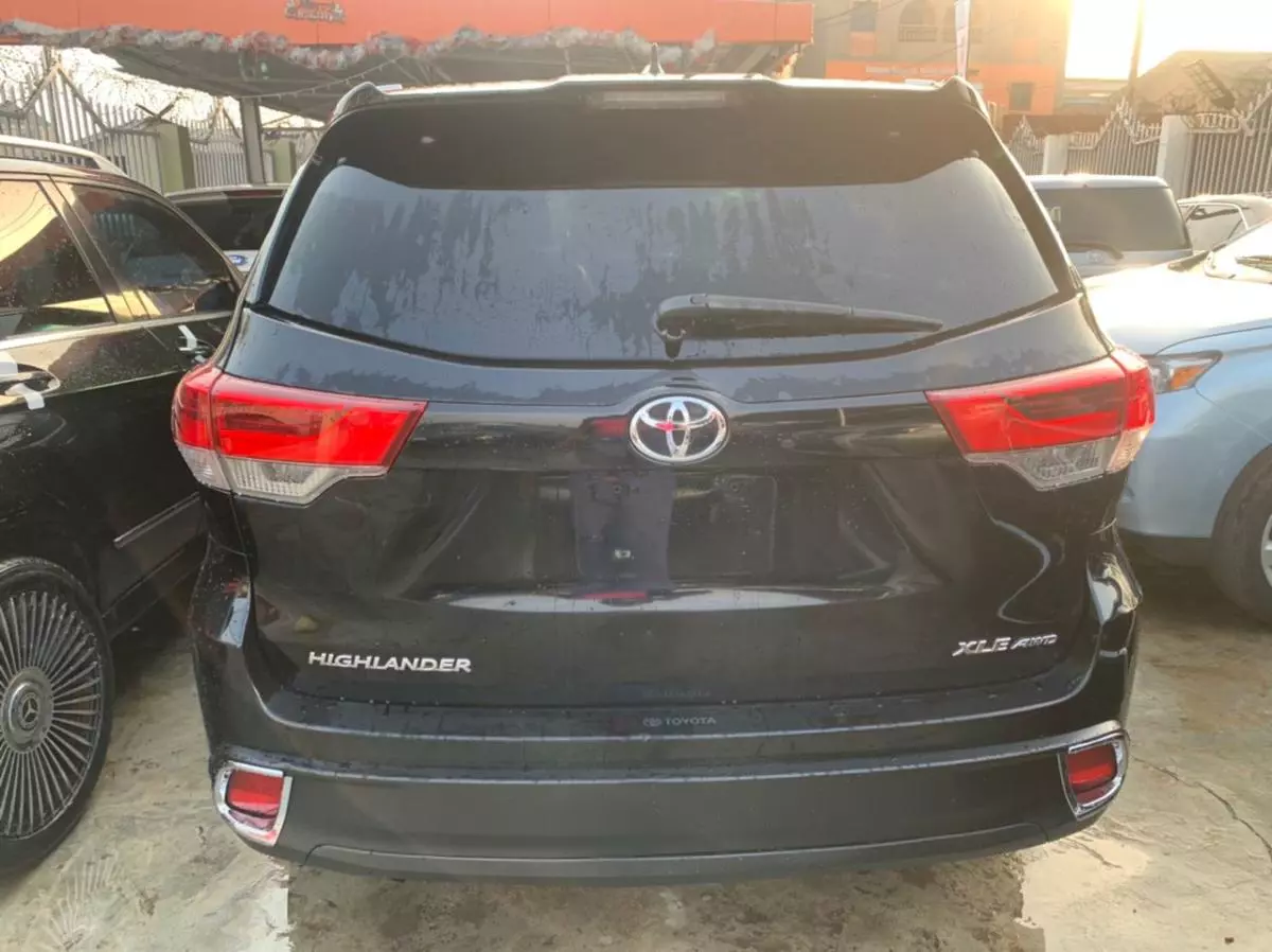 Toyota Highlander   - 2016