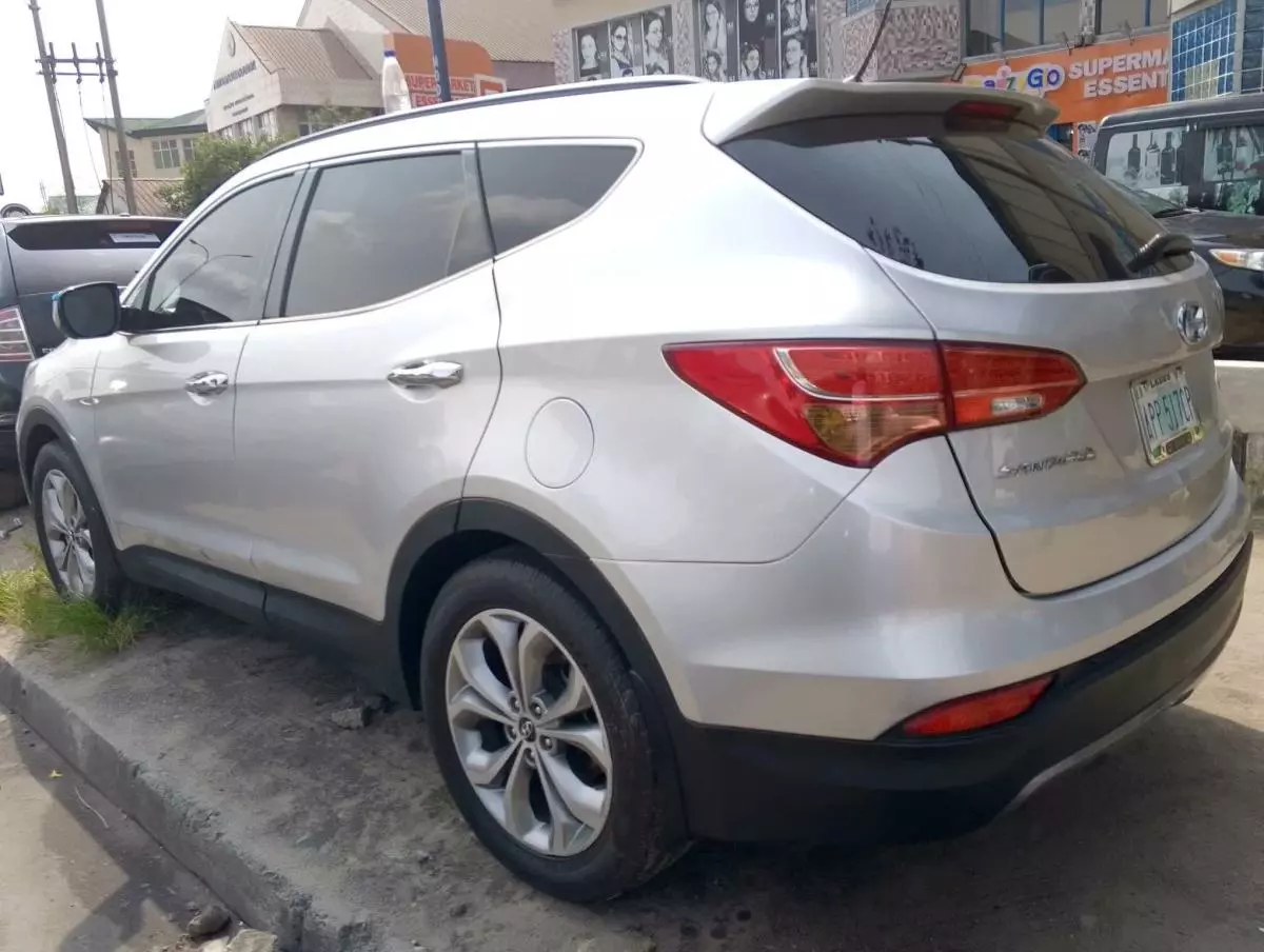 Hyundai Santa Fe   - 2013