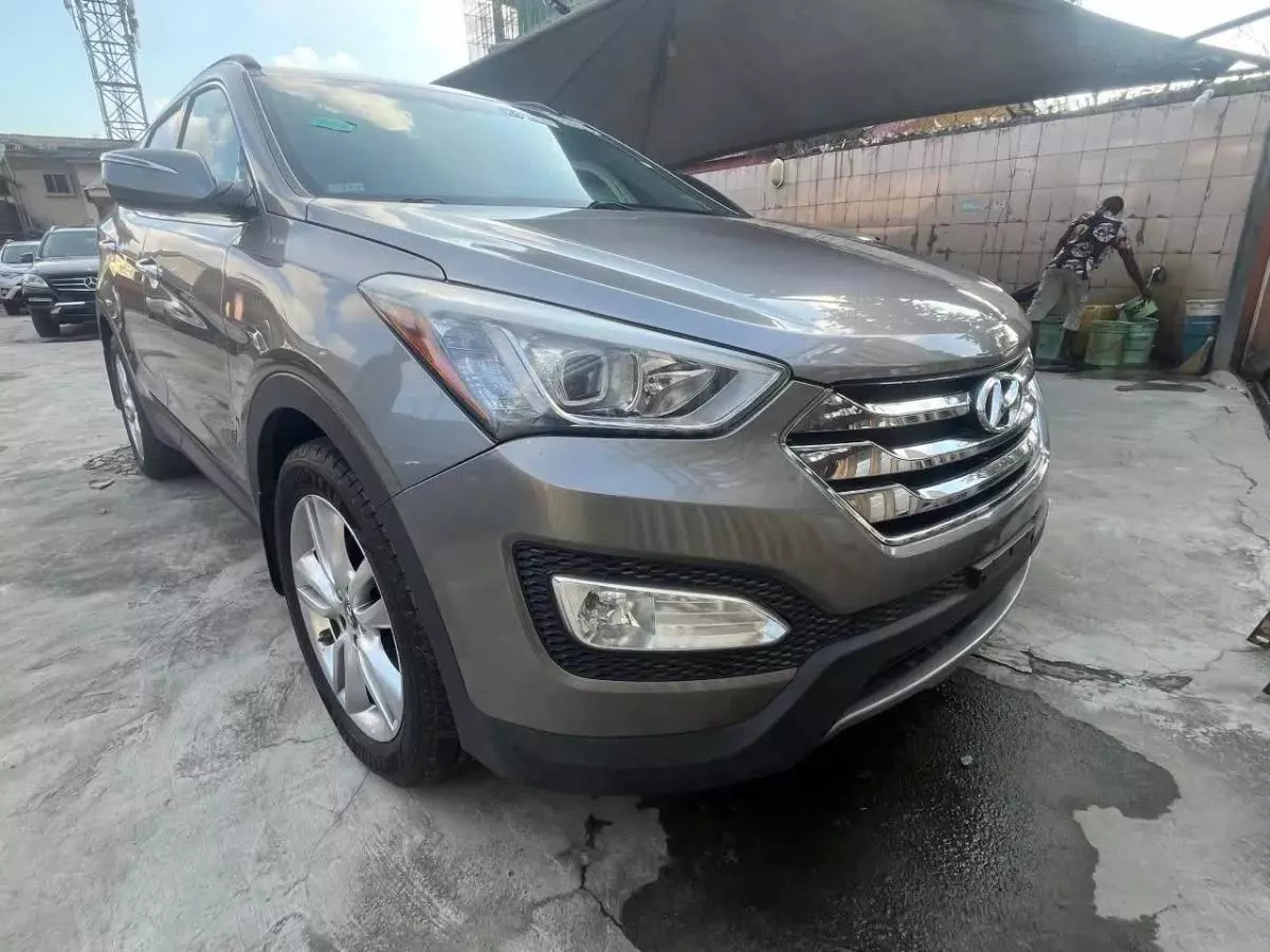 Hyundai Santa Fe   - 2014