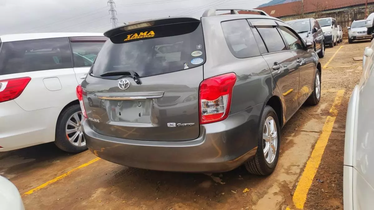 Toyota Fielder    - 2009