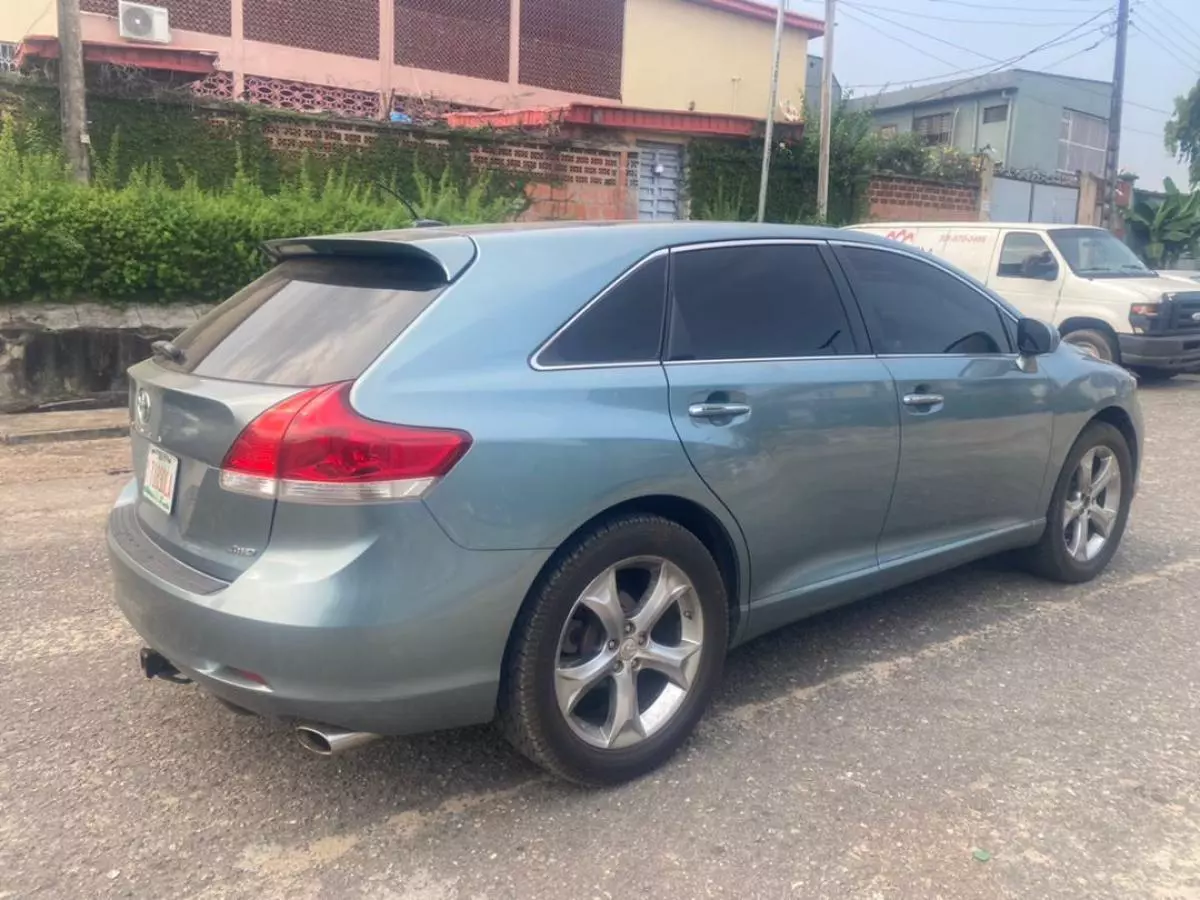 Toyota Venza   - 2011