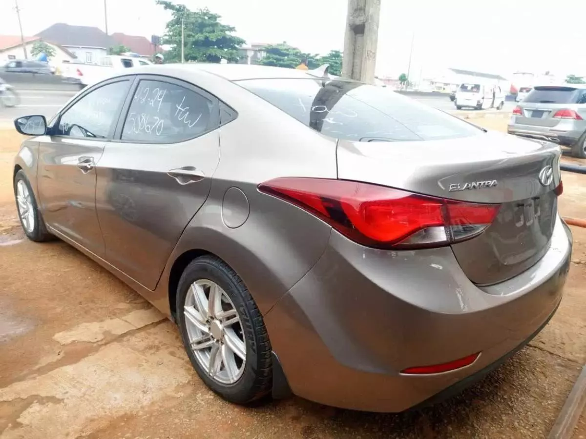 Hyundai Elantra   - 2014