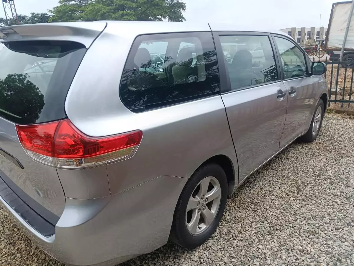 Toyota Sienna   - 2012