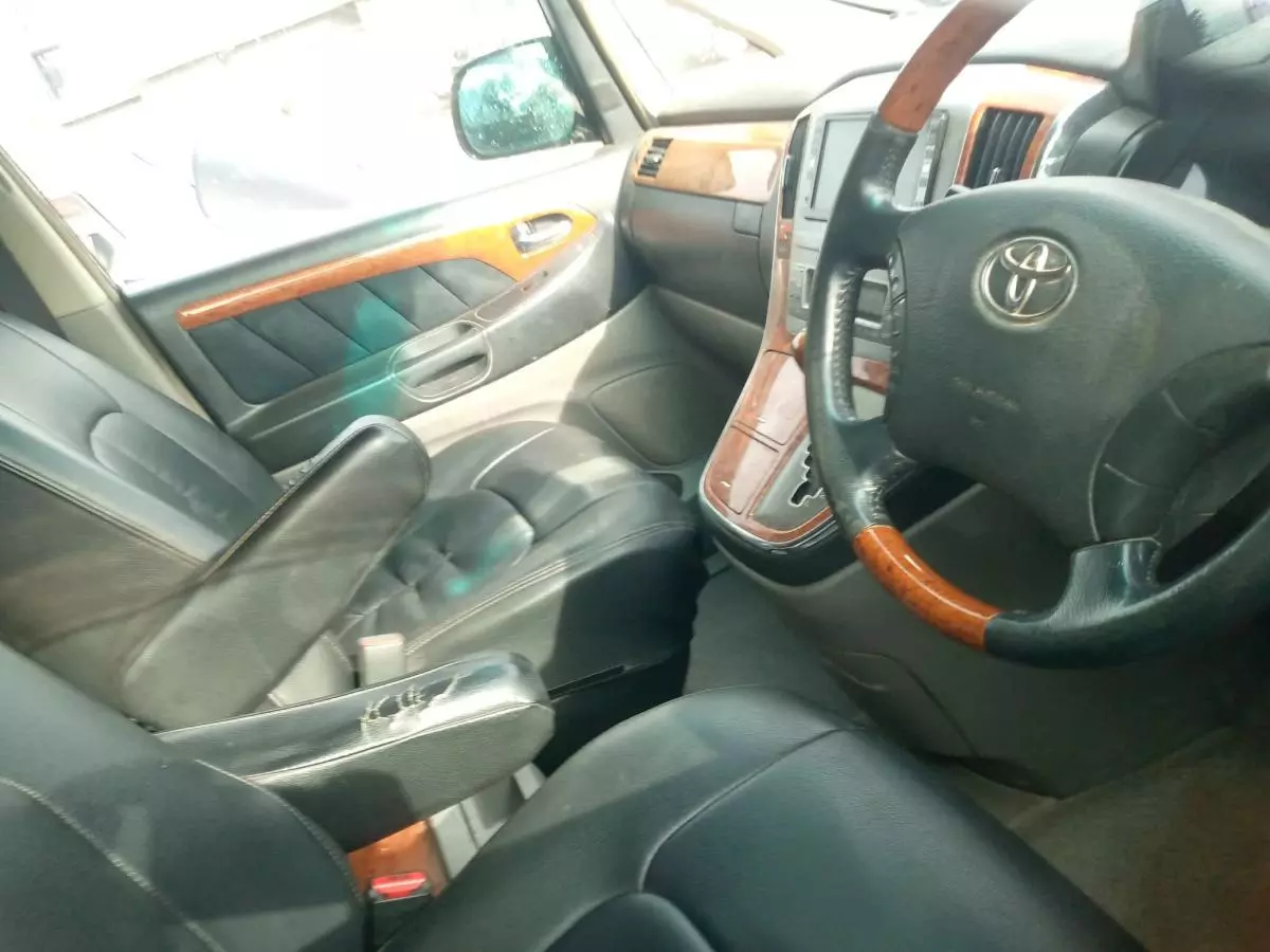 Toyota Alphard   - 2009