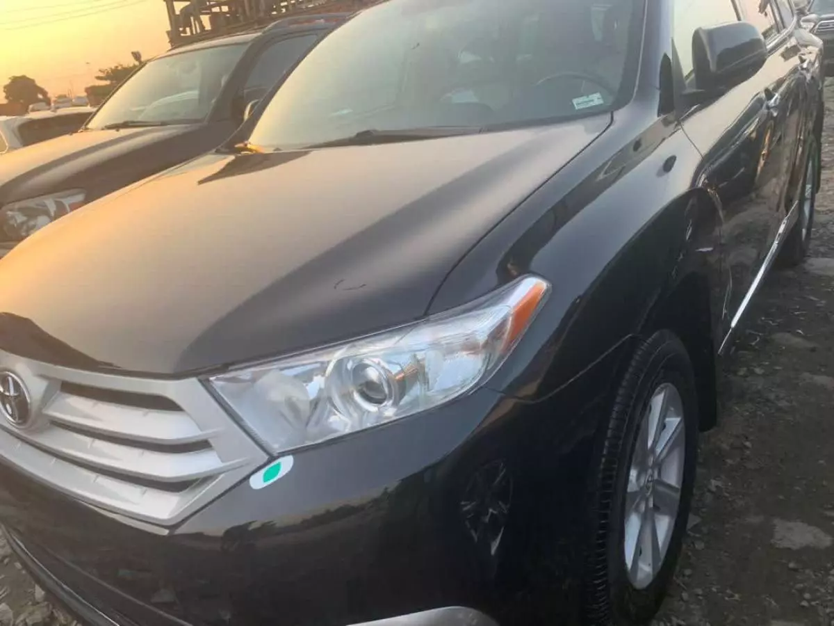 Toyota Highlander   - 2011