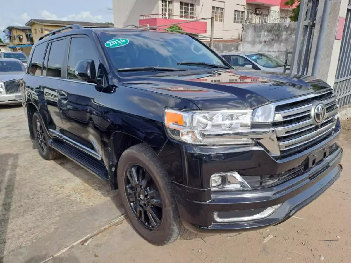 Toyota Landcruiser  V8   - 2016