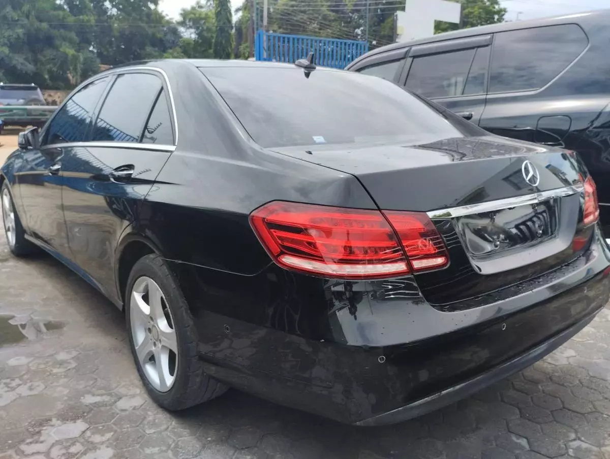 Mercedes-Benz C200 - 2015