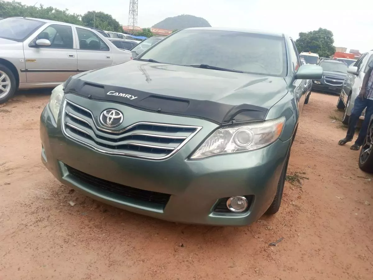 Toyota Camry   - 2010