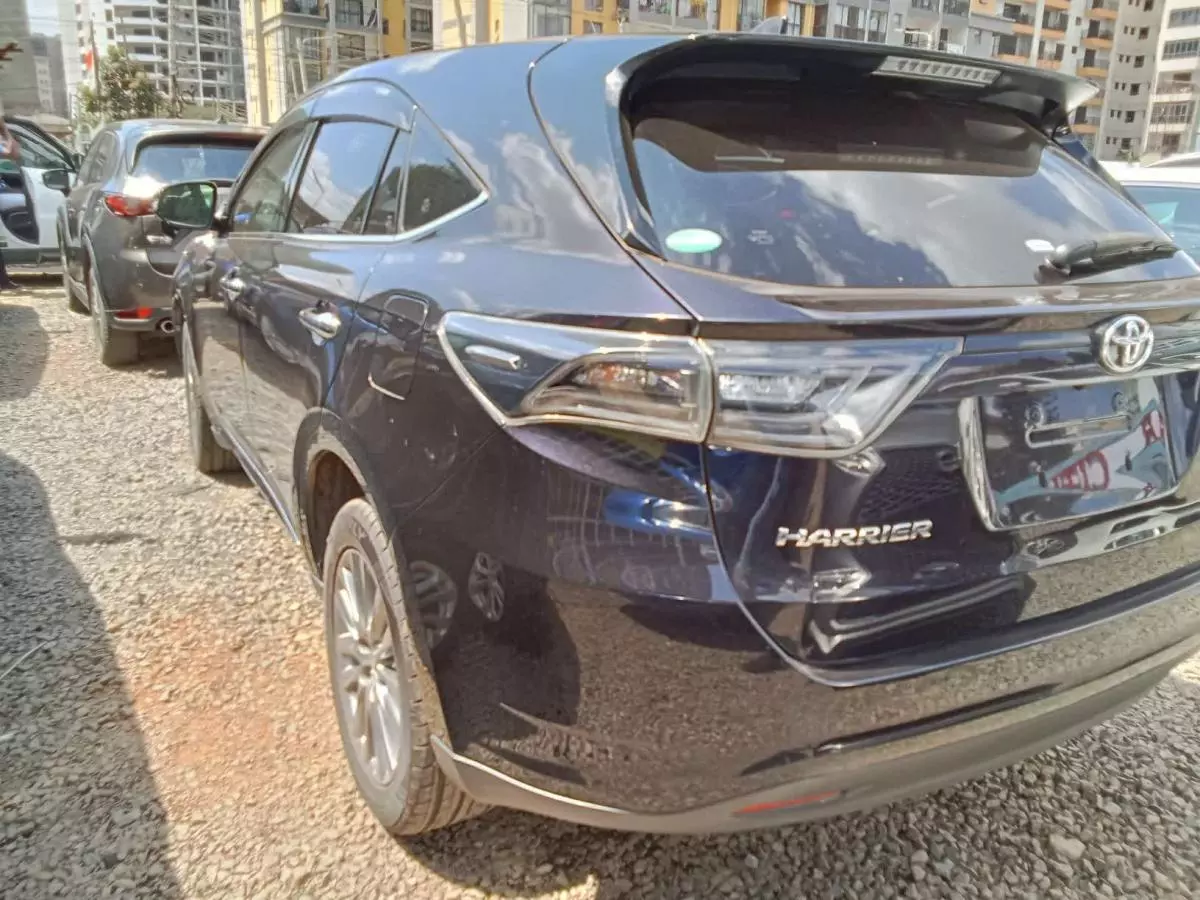 Toyota Harrier   - 2016