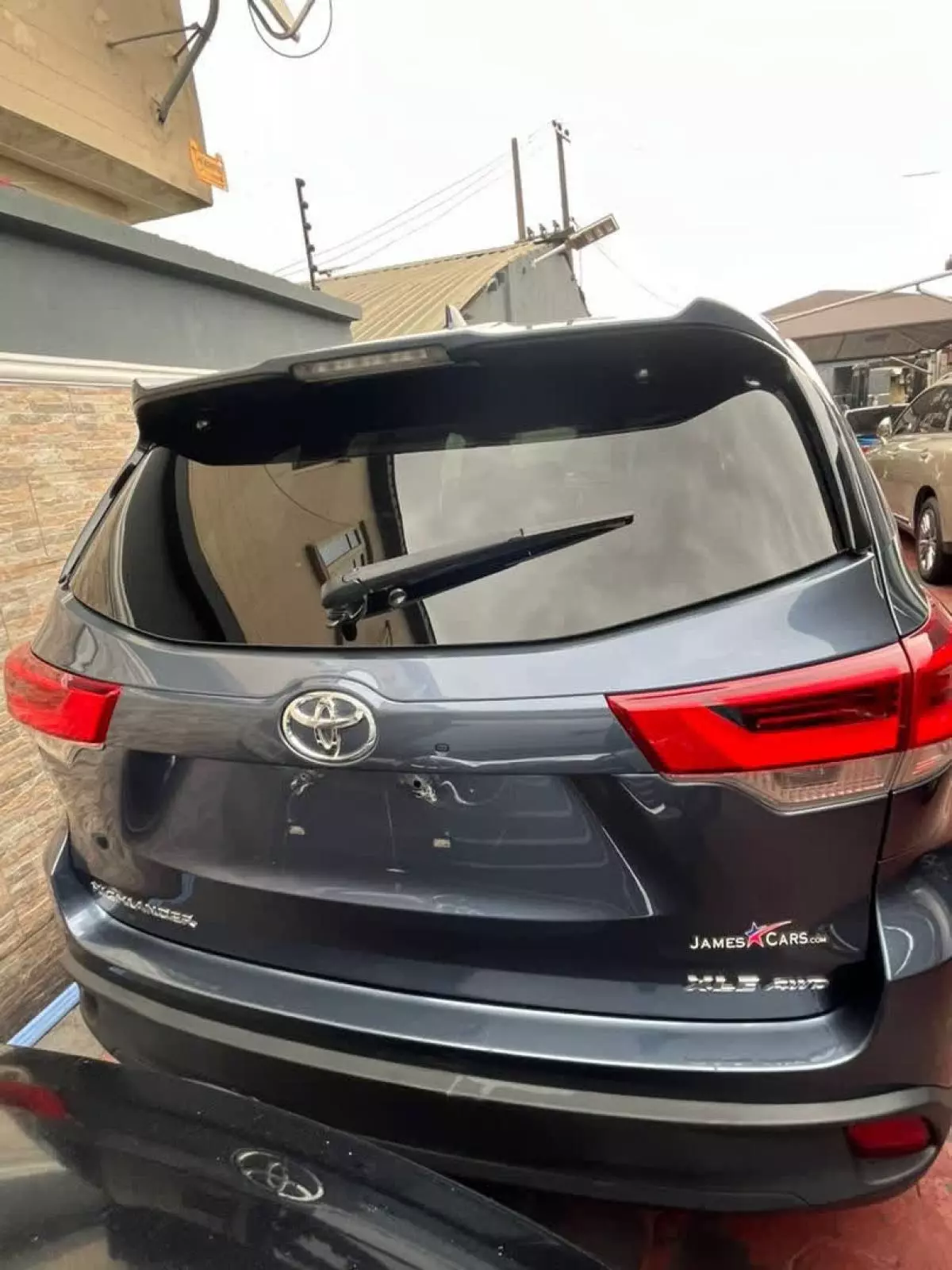 Toyota Highlander   - 2017