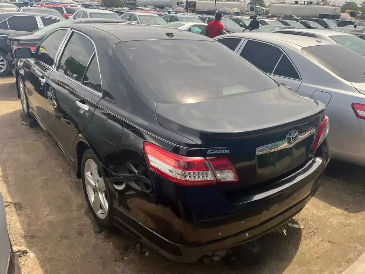 Toyota Camry   - 2011