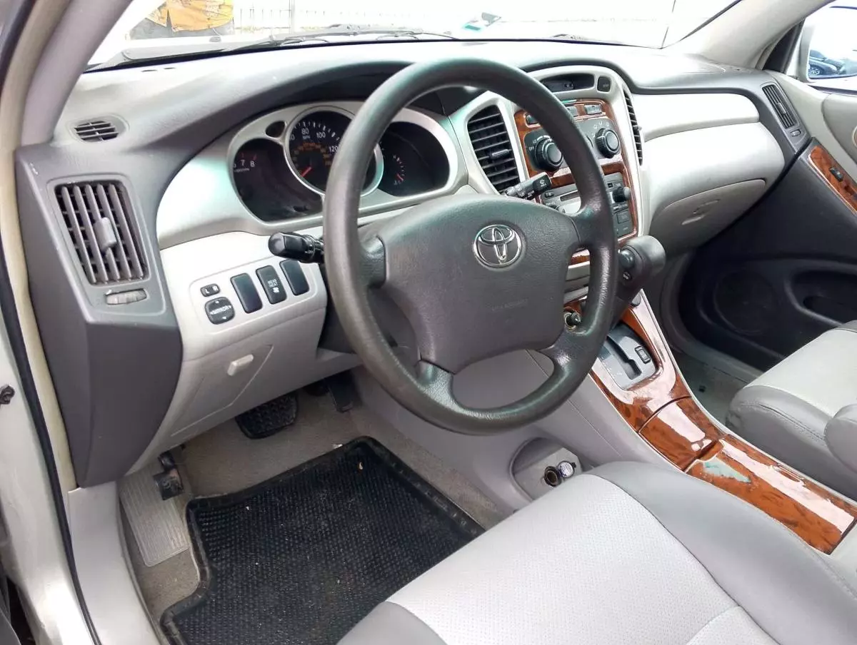 Toyota Highlander   - 2005