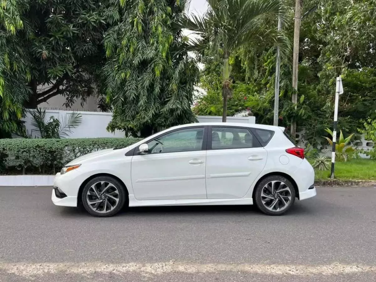 Toyota Scion - 2016