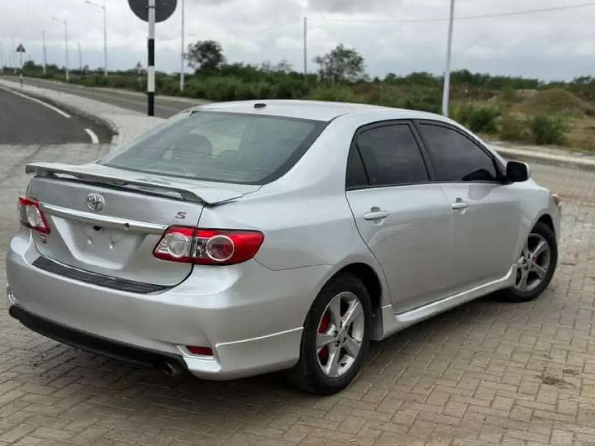 Toyota Corolla   - 2013