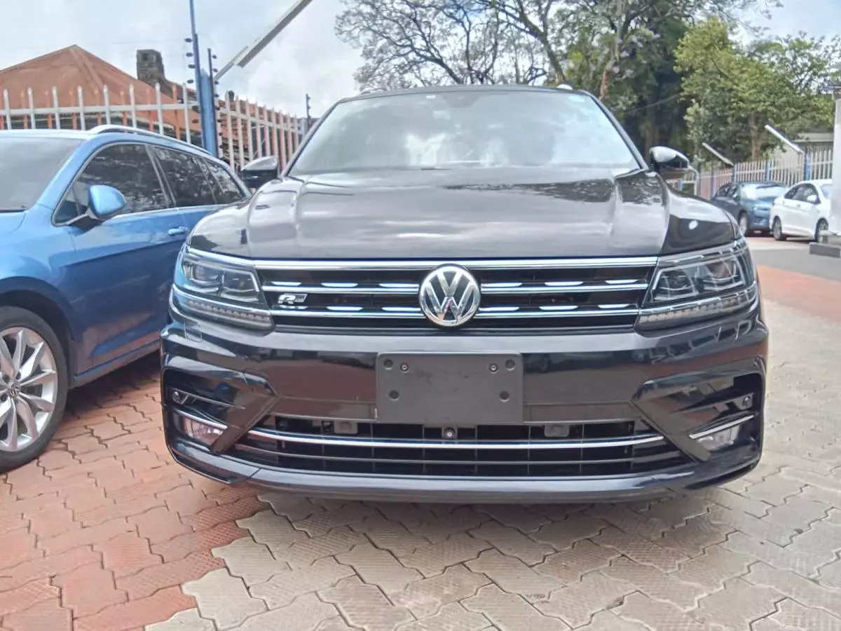 Volkswagen Tiguan   - 2017