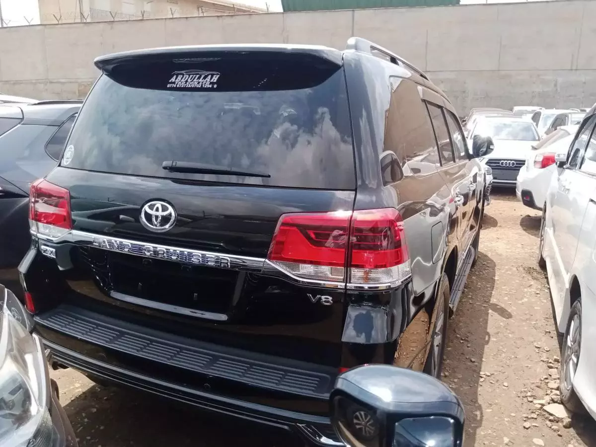 Toyota Landcruiser  V8   - 2015