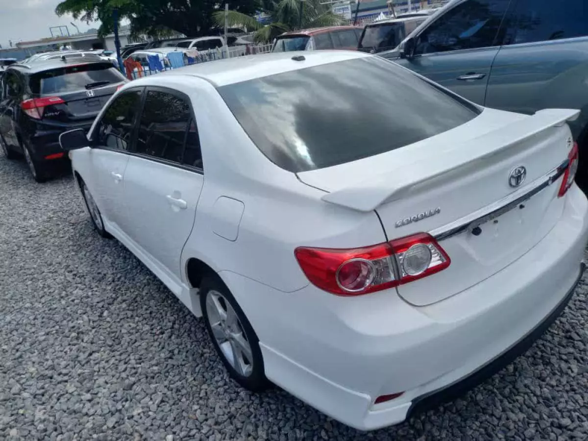 Toyota Corolla   - 2011