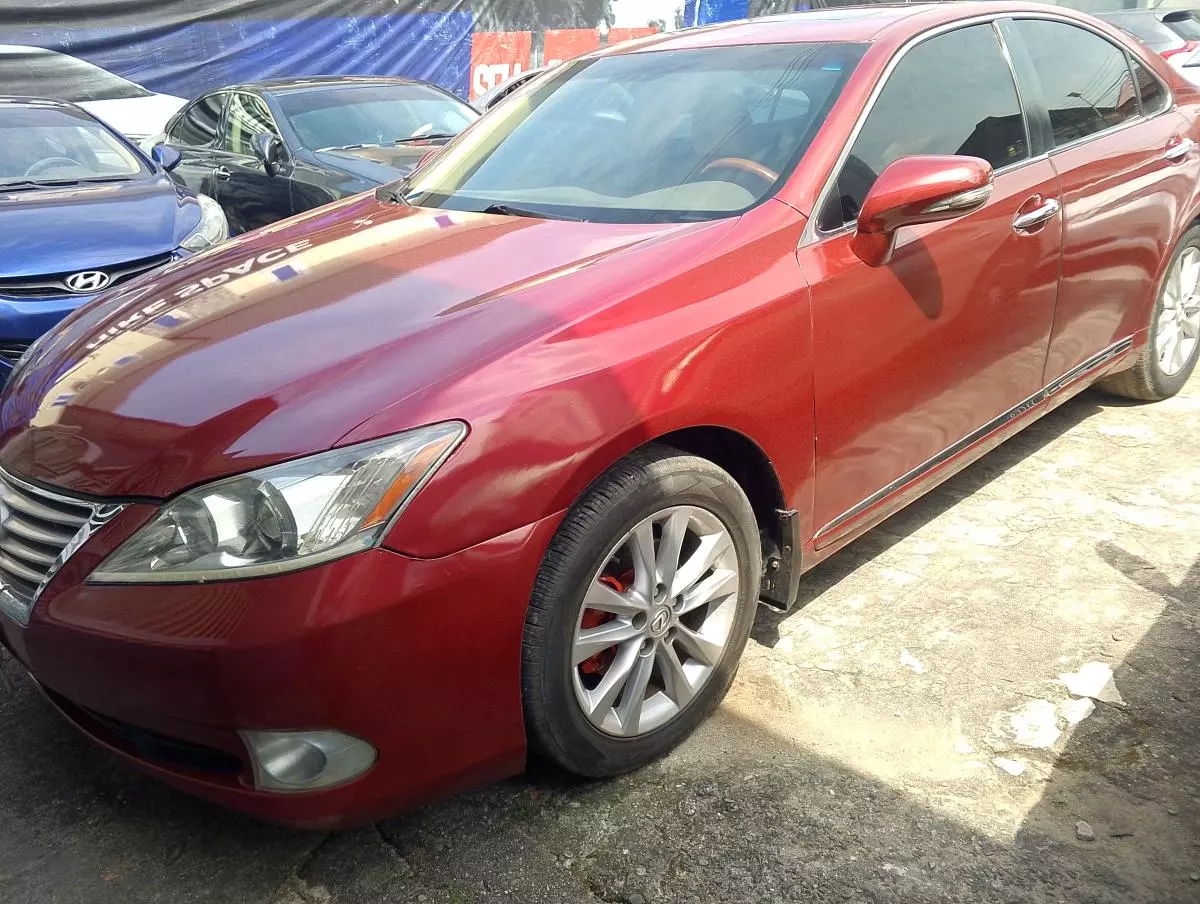 Lexus ES 350   - 2010