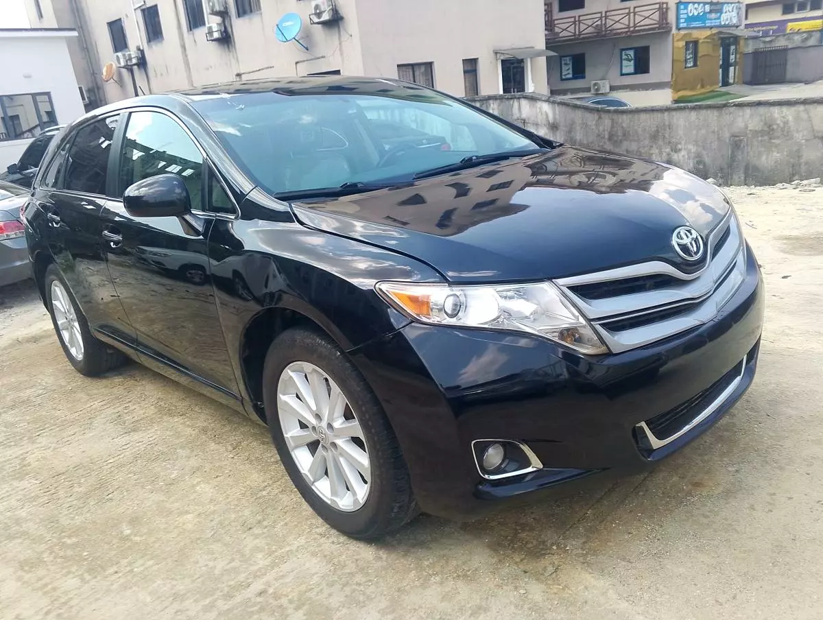 Toyota Venza   - 2012