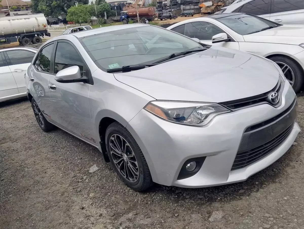 Toyota Corolla   - 2014