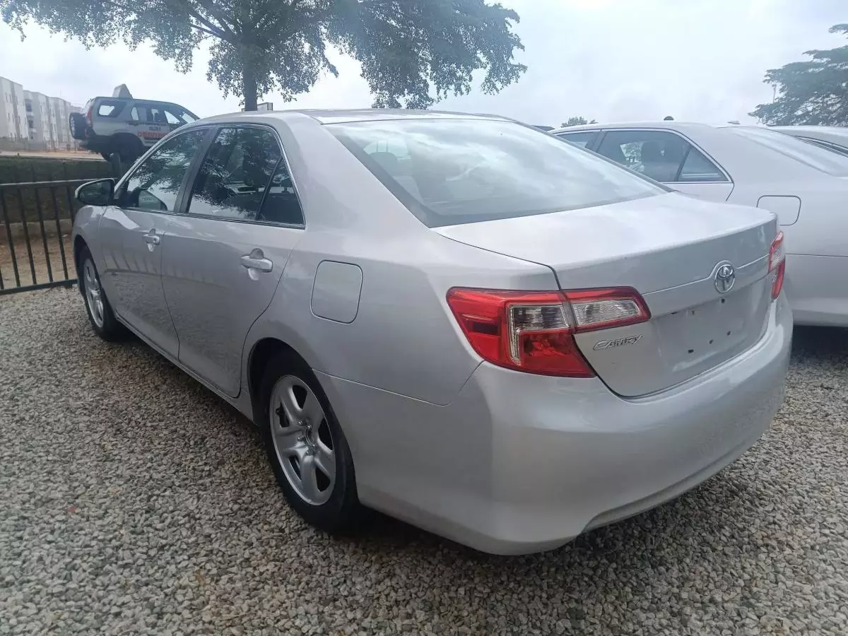 Toyota Camry   - 2013